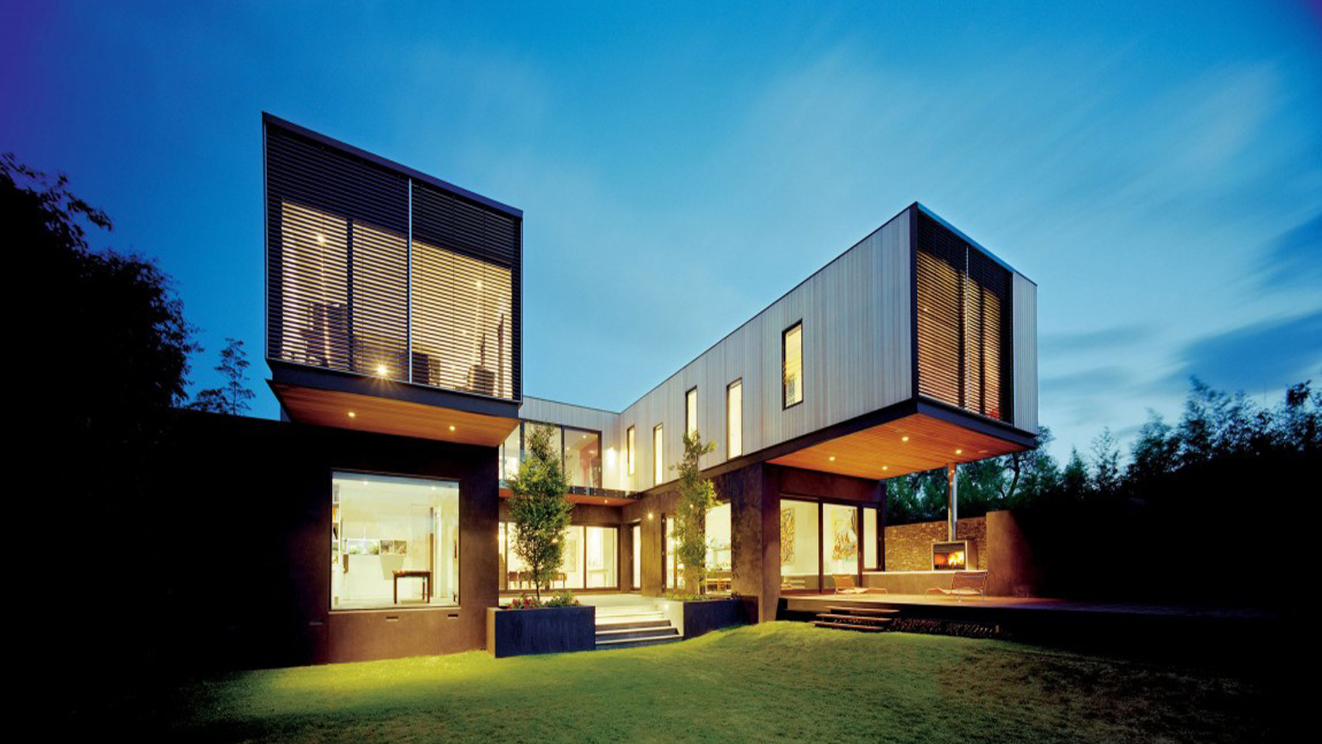 The Contemporary Side Of A Victorian House Designed